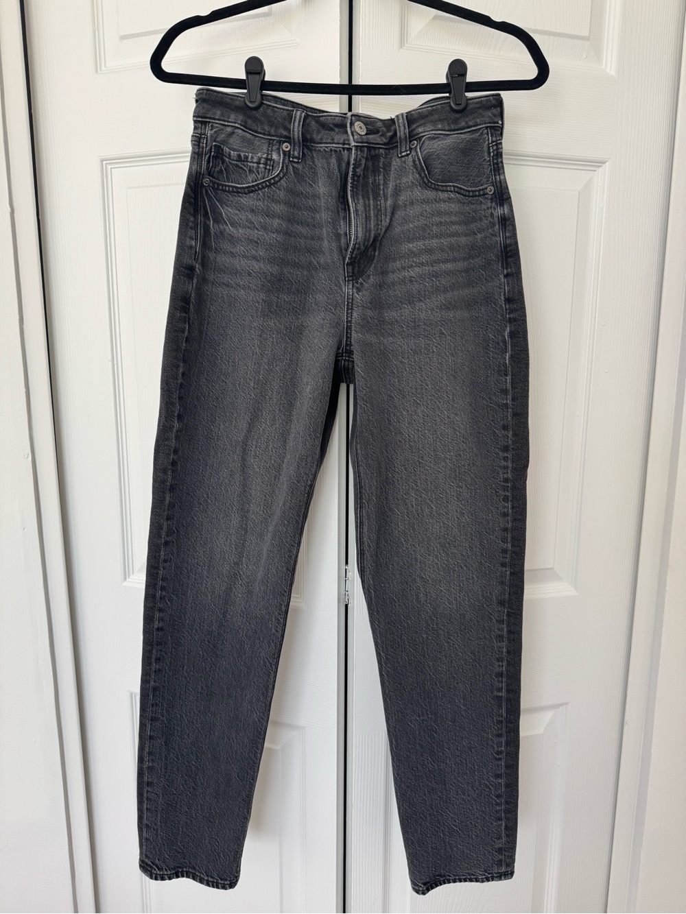 American Eagle Outfitters Women's Straight Leg Jeans in Charcoal